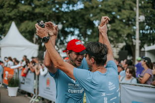 开云体育官网-“全力奔跑！武汉马拉松激烈角逐中”