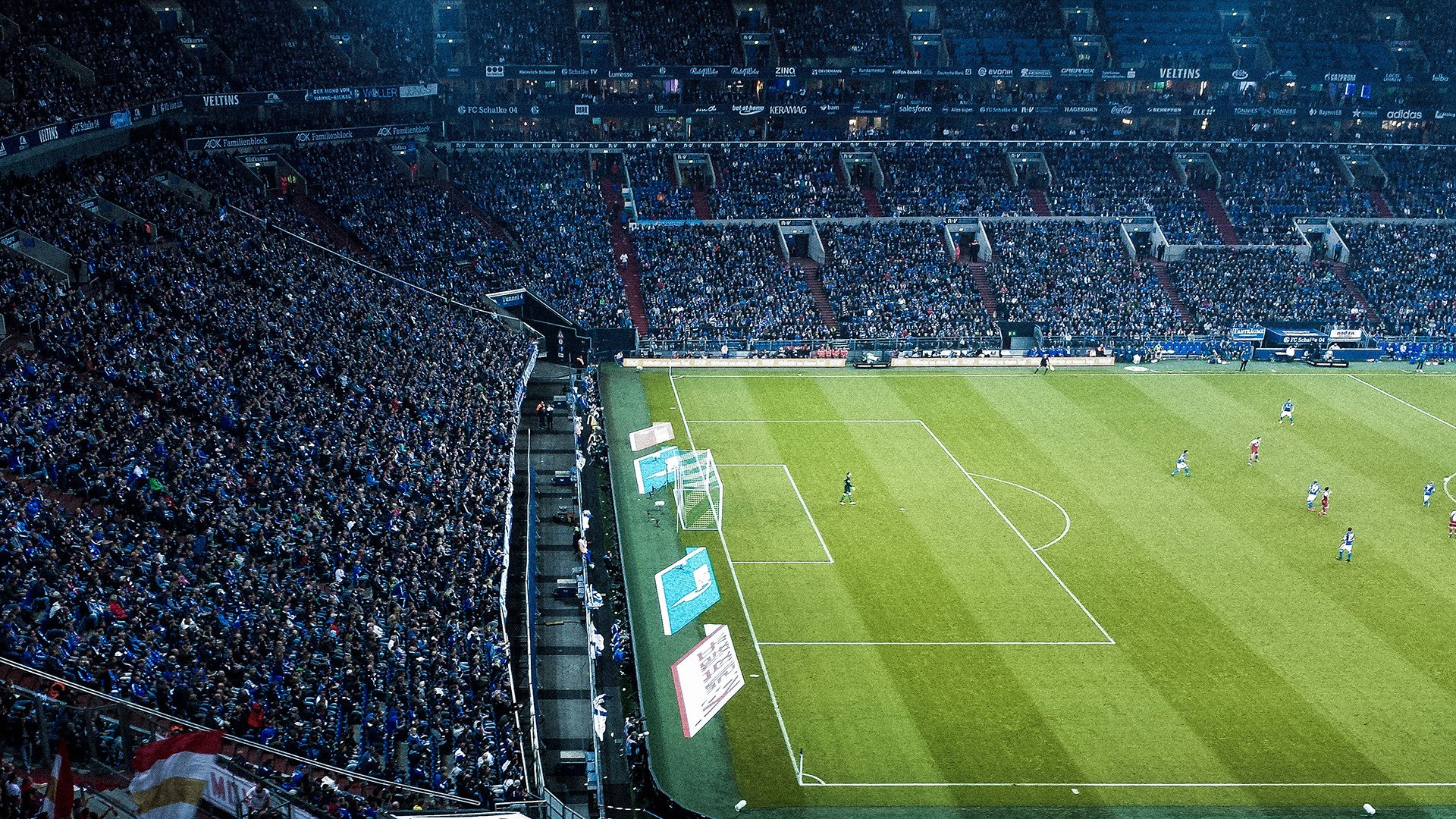 “飞盘争夺：成都三叉湖赛场挑战极限反应与技巧”